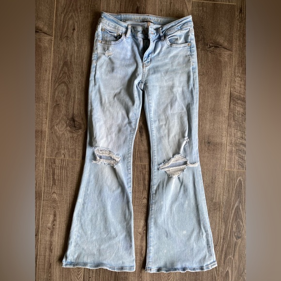 American Eagle Outfitters Denim - American Eagle Light wash distressed low rise flare jeans | super stretch petite